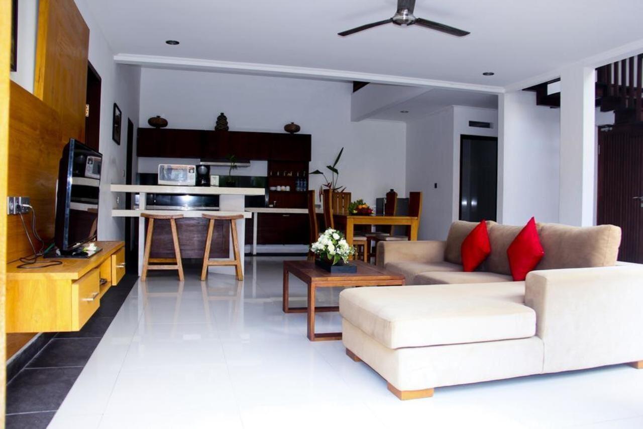 เดลู วิลลา แนด์ สวีท ซมีญะก์ Hotel เกอโรโบกัน ภายนอก รูปภาพ