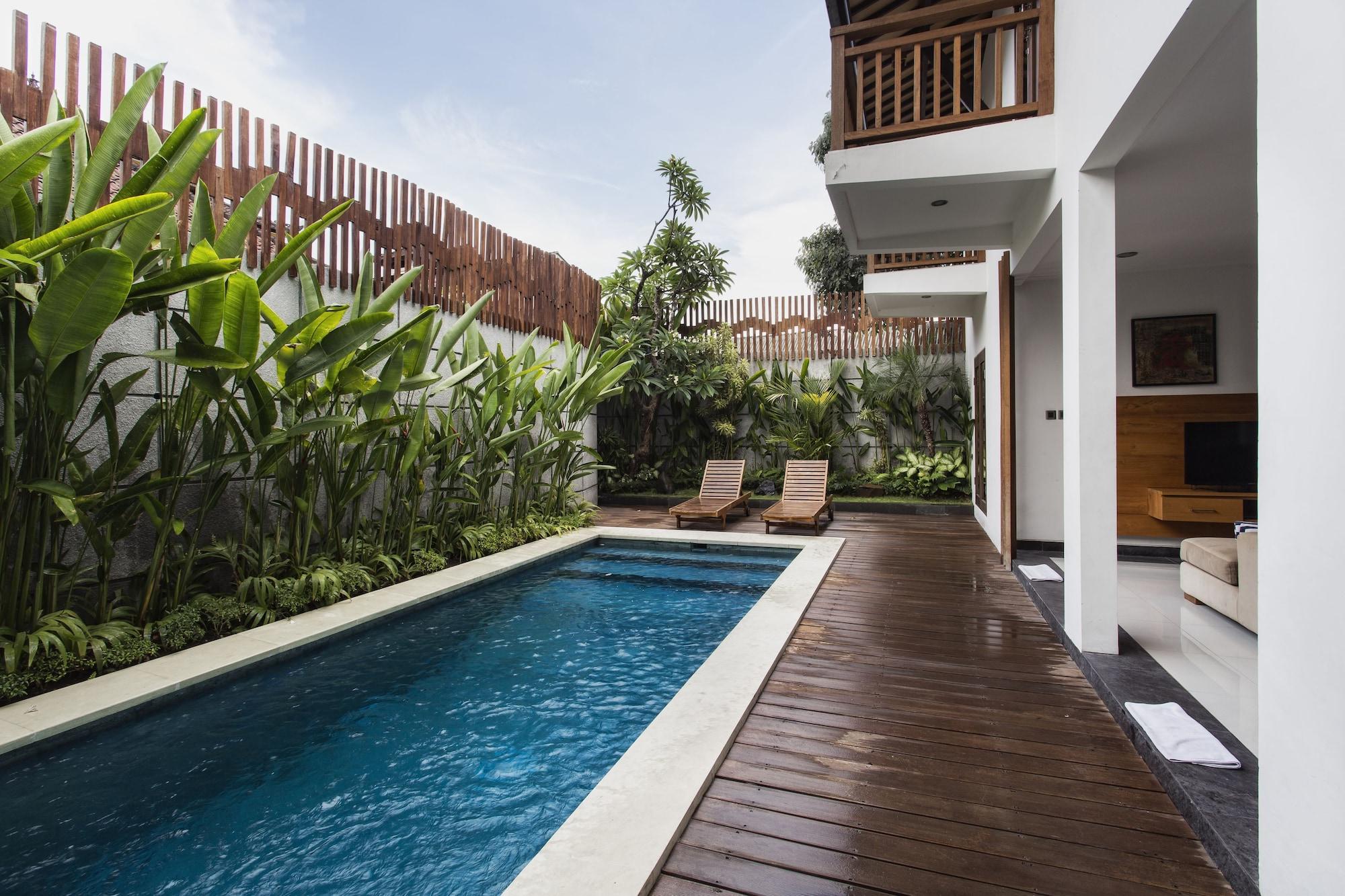 เดลู วิลลา แนด์ สวีท ซมีญะก์ Hotel เกอโรโบกัน ภายนอก รูปภาพ