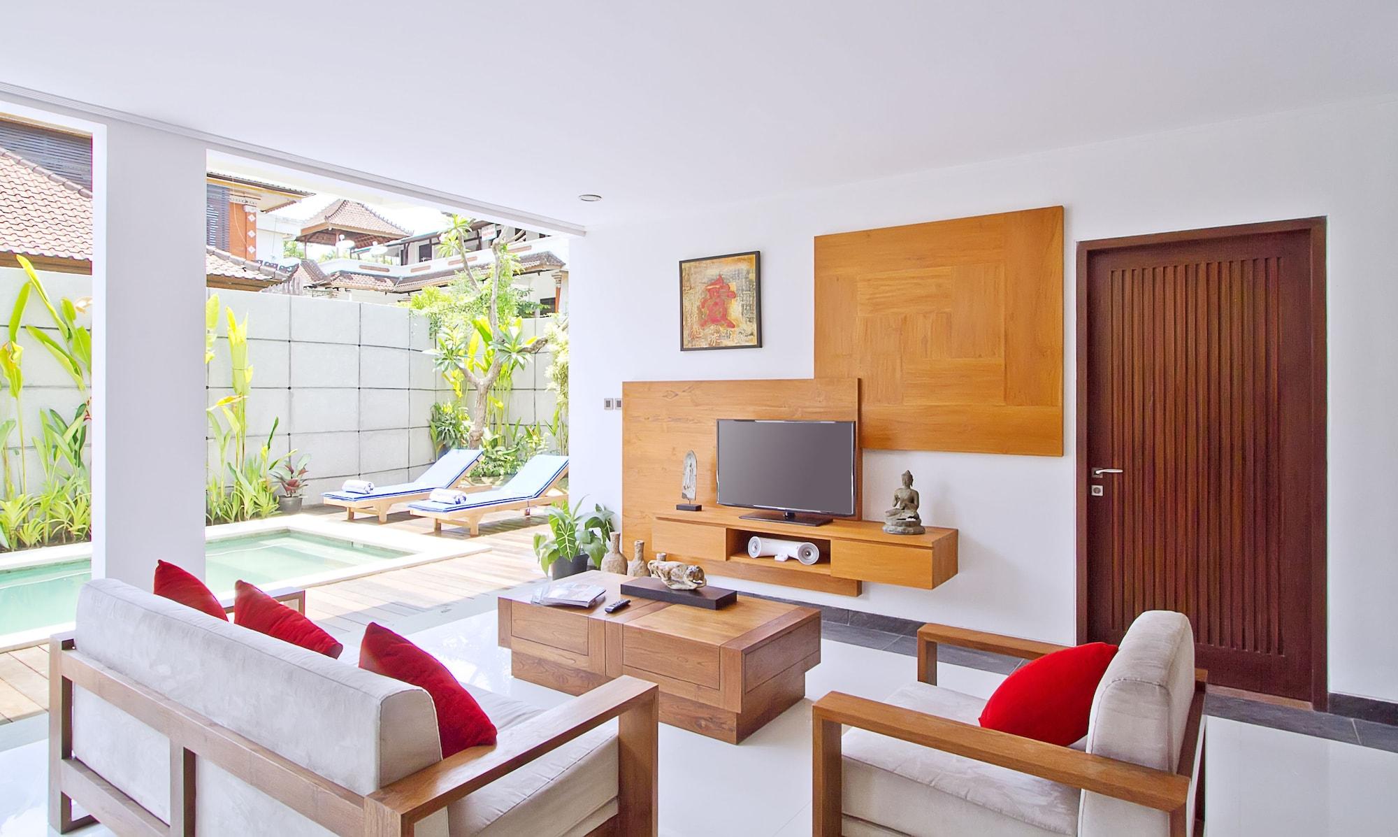 เดลู วิลลา แนด์ สวีท ซมีญะก์ Hotel เกอโรโบกัน ภายนอก รูปภาพ
