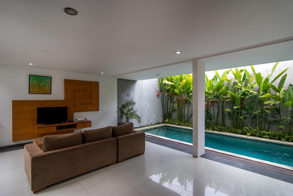 เดลู วิลลา แนด์ สวีท ซมีญะก์ Hotel เกอโรโบกัน ภายนอก รูปภาพ