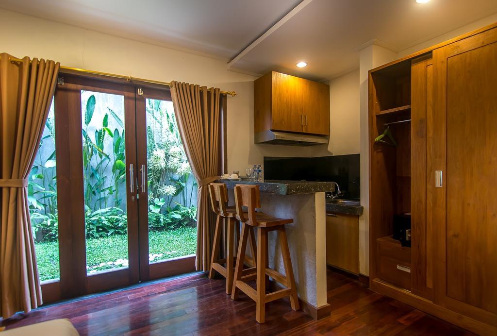 เดลู วิลลา แนด์ สวีท ซมีญะก์ Hotel เกอโรโบกัน ภายนอก รูปภาพ